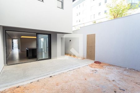 Casa à venda com 225m², 3 quartos e 4 vagasÁrea Privativa no 1° Pavimento