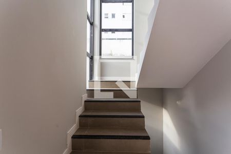 Casa à venda com 225m², 3 quartos e 4 vagasEscada de Acesso ao 2° Pavimento