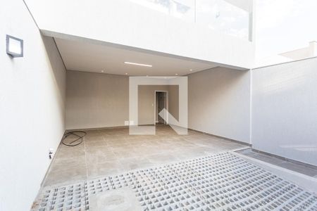 Casa à venda com 225m², 3 quartos e 4 vagasGaragem/Entrada