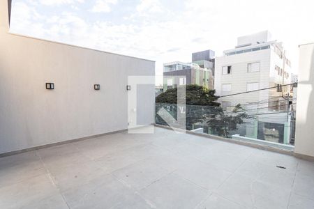 Casa à venda com 225m², 3 quartos e 4 vagasVaranda no 1° Pavimento