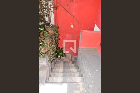 Casa à venda com 181m², 4 quartos e 2 vagasEscada Casa 02