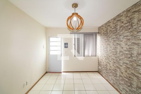 Casa de condomínio para alugar com 50m², 2 quartos e 1 vaga Casa de condomínio para alugar com 50m², 2 quartos e 1 vagaSala