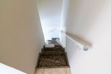 Casa de condomínio para alugar com 50m², 2 quartos e 1 vaga Casa de condomínio para alugar com 50m², 2 quartos e 1 vagaEscada