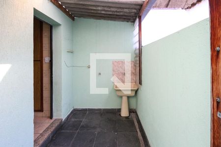 Casa à venda com 200m², 3 quartos e 4 vagasÁrea de Serviço casa 02