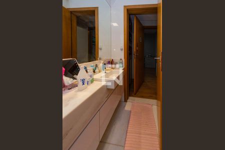 Casa à venda com 400m², 4 quartos e 3 vagasBanheiro suíte 1