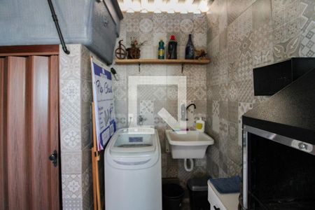 Casa à venda com 65m², 3 quartos e 1 vagaÁrea de Serviço