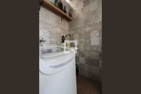 Casa à venda com 65m², 3 quartos e 1 vagaÁrea de Serviço