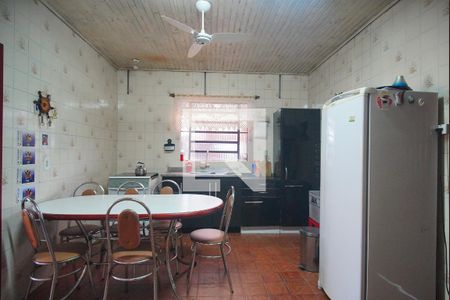 Casa à venda com 170m², 3 quartos e 5 vagasCozinha 