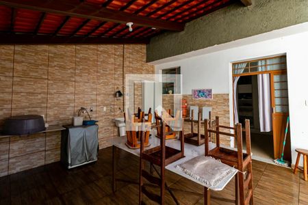Casa para alugar com 232m², 3 quartos e 4 vagas Casa para alugar com 232m², 3 quartos e 4 vagasVaranda