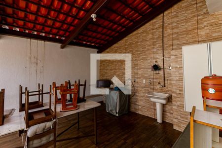 Varanda  de casa para alugar com 3 quartos, 232m² em Vila Amaral, Belo Horizonte