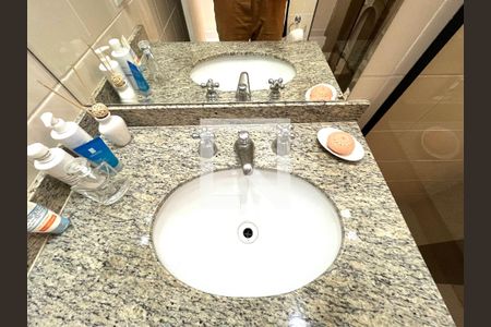 Apartamento à venda com 77m², 3 quartos e 2 vagas Apartamento à venda com 77m², 3 quartos e 2 vagasBanheiro da Suíte