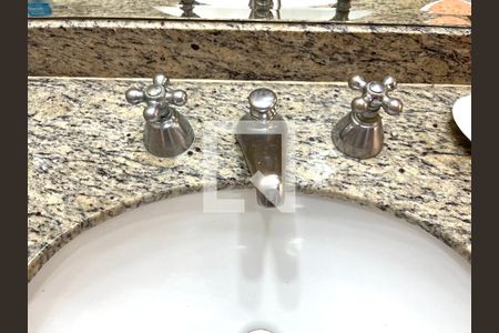 Apartamento à venda com 77m², 3 quartos e 2 vagas Apartamento à venda com 77m², 3 quartos e 2 vagasBanheiro da Suíte