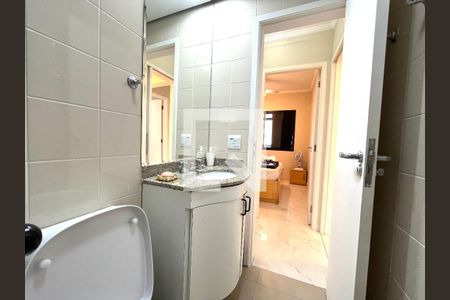 Apartamento à venda com 77m², 3 quartos e 2 vagas Apartamento à venda com 77m², 3 quartos e 2 vagasBanheiro Corredor