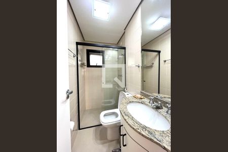 Apartamento à venda com 77m², 3 quartos e 2 vagas Apartamento à venda com 77m², 3 quartos e 2 vagasBanheiro Corredor