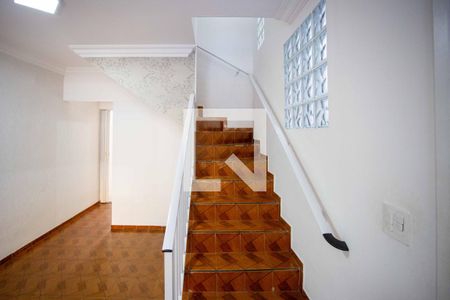 Casa à venda com 130m², 3 quartos e 2 vagasEscada