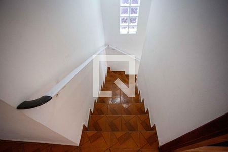 Casa à venda com 130m², 3 quartos e 2 vagasEscada