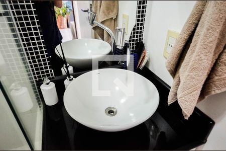 Apartamento à venda com 63m², 2 quartos e 1 vaga Apartamento à venda com 63m², 2 quartos e 1 vagaBanheiro Social