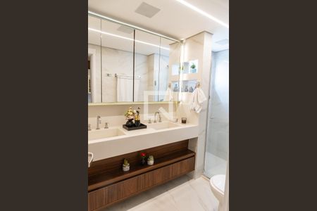 Apartamento à venda com 140m², 3 quartos e 2 vagasBanheiro da suíte 1