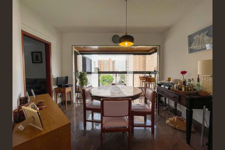 Apartamento à venda com 243m², 4 quartos e 4 vagas