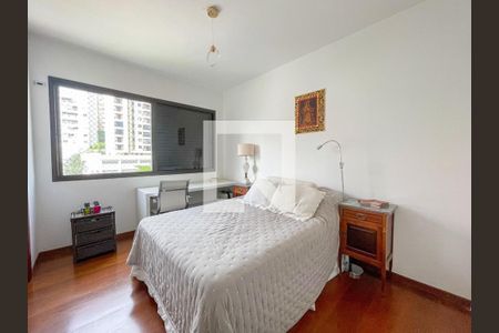 Apartamento à venda com 243m², 4 quartos e 4 vagas
