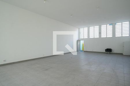 Casa à venda com 514m², 3 quartos e 8 vagas Casa à venda com 514m², 3 quartos e 8 vagasÁrea comum