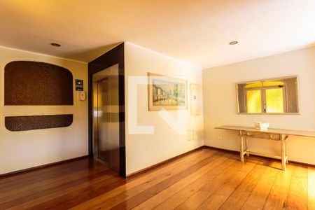 Apartamento à venda com 74m², 2 quartos e 1 vagaHall de entrada