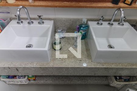 Apartamento à venda com 156m², 3 quartos e 2 vagasSuíte 1 - Banheiro