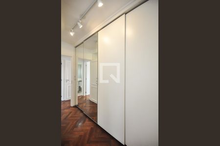 Apartamento à venda com 110m², 2 quartos e 2 vagasArmário da Suíte 