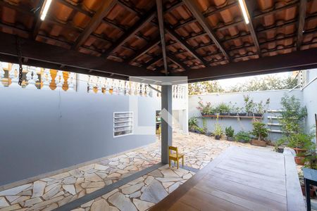 Casa à venda com 299m², 3 quartos e 3 vagas Casa à venda com 299m², 3 quartos e 3 vagasQuintal