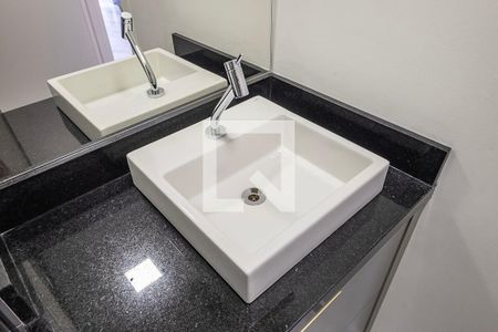 Banheiro de kitnet/studio à venda com 1 quarto, 24m² em Pinheiros, São Paulo