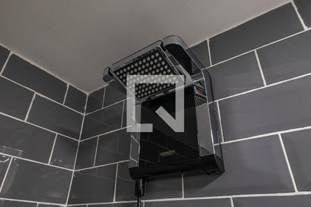 Banheiro de kitnet/studio à venda com 1 quarto, 24m² em Pinheiros, São Paulo