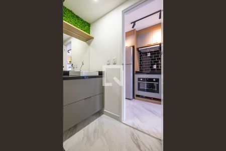 Banheiro de kitnet/studio à venda com 1 quarto, 24m² em Pinheiros, São Paulo