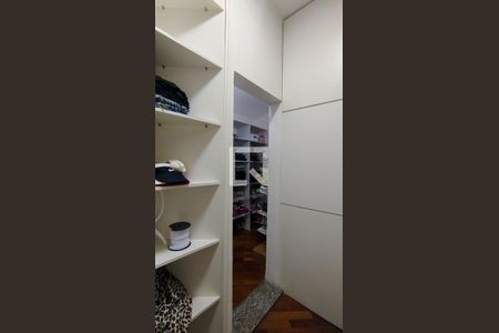 Casa à venda com 350m², 6 quartos e 5 vagasCloset da Suíte 1