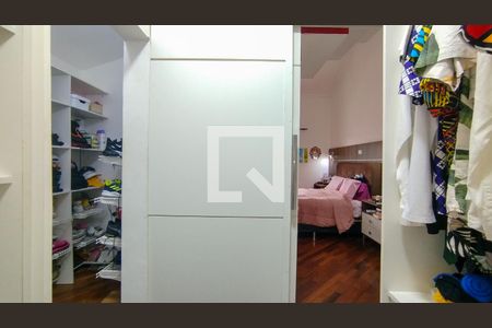 Casa à venda com 350m², 6 quartos e 5 vagasCloset da Suíte 1