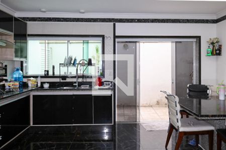 Casa à venda com 350m², 6 quartos e 5 vagasCozinha