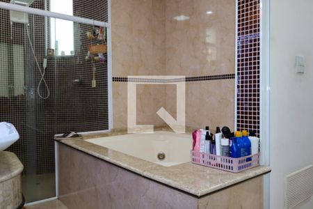 Casa à venda com 350m², 6 quartos e 5 vagasBanheiro da Suíte 1