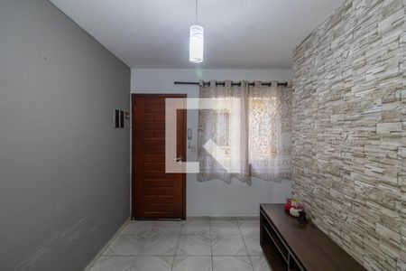 Sala de casa de condomínio para alugar com 2 quartos, 60m² em Vila Carmosina, São Paulo