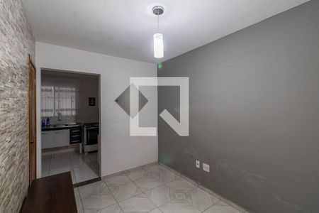Sala de casa de condomínio para alugar com 2 quartos, 60m² em Vila Carmosina, São Paulo