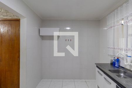 Cozinha de casa de condomínio para alugar com 2 quartos, 60m² em Vila Carmosina, São Paulo