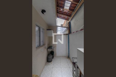 Área de Serviço de casa de condomínio para alugar com 2 quartos, 60m² em Vila Carmosina, São Paulo