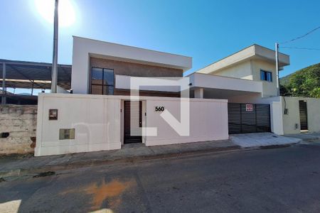 Casa à venda com 110m², 3 quartos e 2 vagas Casa à venda com 110m², 3 quartos e 2 vagasFachada