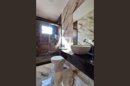 Casa à venda com 110m², 3 quartos e 2 vagas Casa à venda com 110m², 3 quartos e 2 vagasBanheiro Social