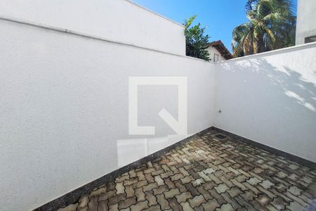 Casa à venda com 110m², 3 quartos e 2 vagas Casa à venda com 110m², 3 quartos e 2 vagasSuíte