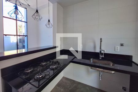 Casa à venda com 110m², 3 quartos e 2 vagas Casa à venda com 110m², 3 quartos e 2 vagasCozinha