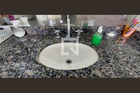 Apartamento à venda com 143m², 4 quartos e 2 vagasBanheiro Quarto 2 suíte