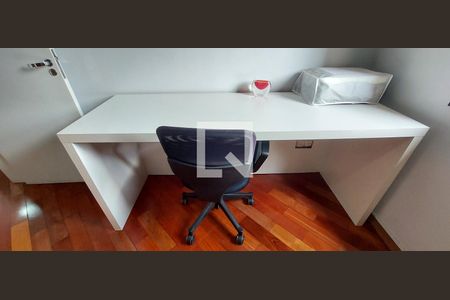 Apartamento à venda com 143m², 4 quartos e 2 vagasQuarto 4