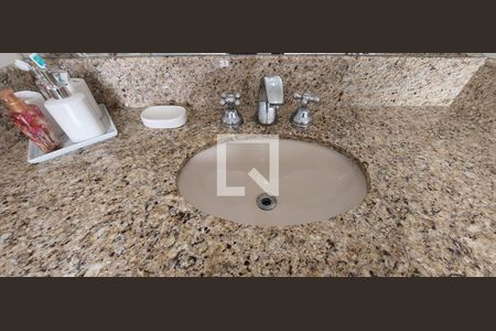 Apartamento à venda com 143m², 4 quartos e 2 vagasBanheiro Quarto 1 suíte