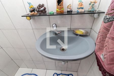 Casa para alugar com 100m², 2 quartos e 2 vagasBanheiro de Serviço