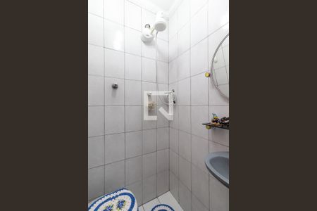 Casa para alugar com 100m², 2 quartos e 2 vagasBanheiro de Serviço