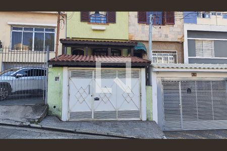 Casa para alugar com 100m², 2 quartos e 2 vagasFachada